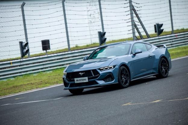 全新福特Mustang®敞篷运动版与硬顶性能版上市开售