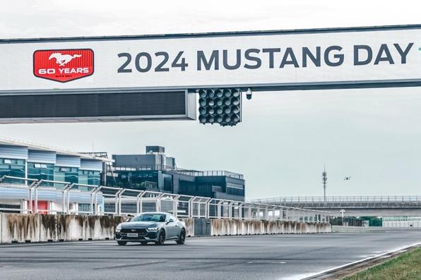 全新福特Mustang®敞篷运动版与硬顶性能版上市开售