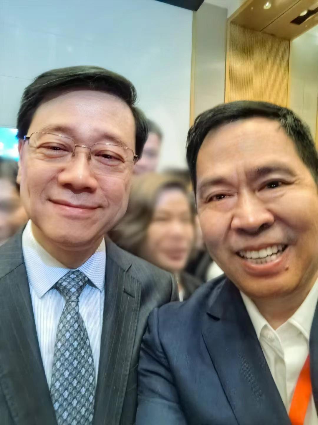 香港举办酒会答谢海内外投资者，哪吒汽车创始人方运舟等企业家出席