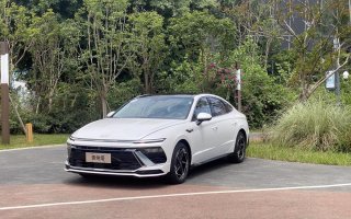 试驾第十一代索纳塔，颜值比帕萨特高、开起来比雅阁爽