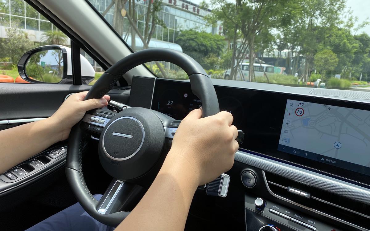 试驾第十一代索纳塔，颜值比帕萨特高、开起来比雅阁爽