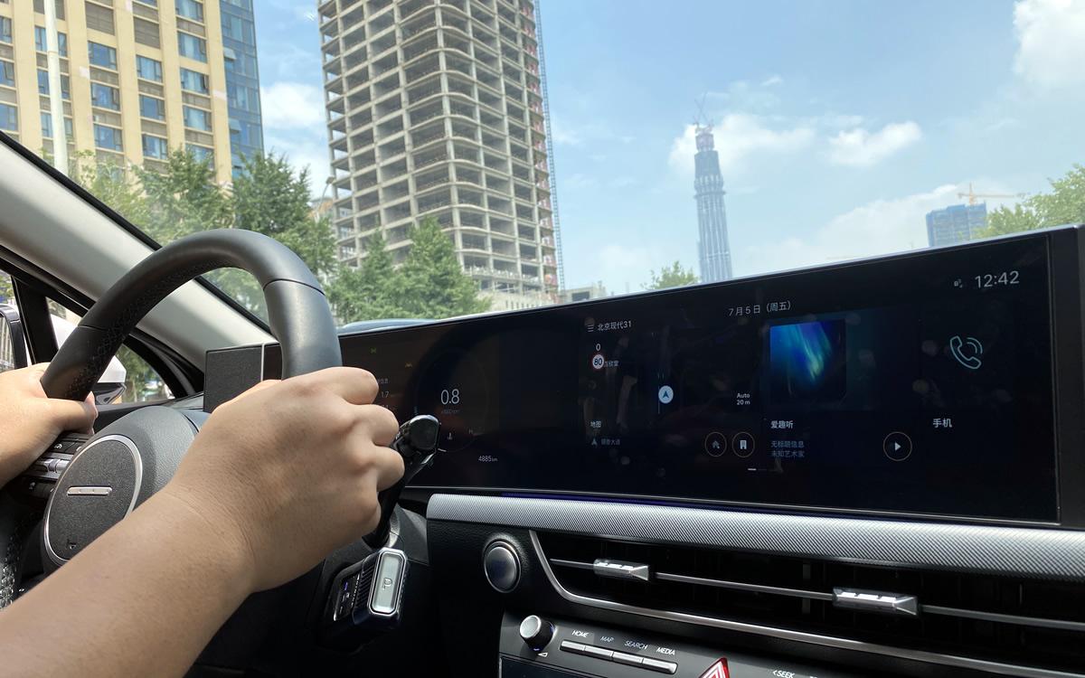 试驾第十一代索纳塔，颜值比帕萨特高、开起来比雅阁爽