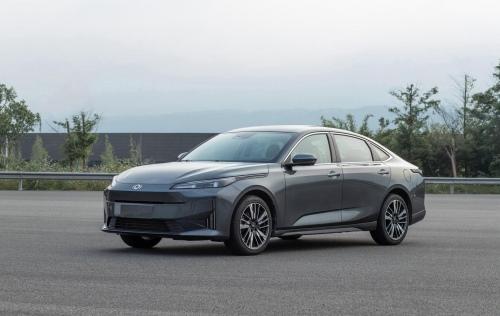 新蓝鲸AI电驱赋能!新款启源A05绞杀A级新能源市场