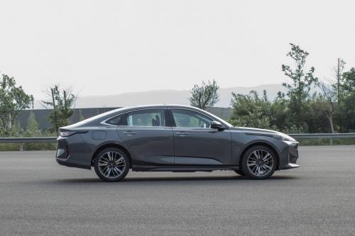 新蓝鲸AI电驱赋能!新款启源A05绞杀A级新能源市场