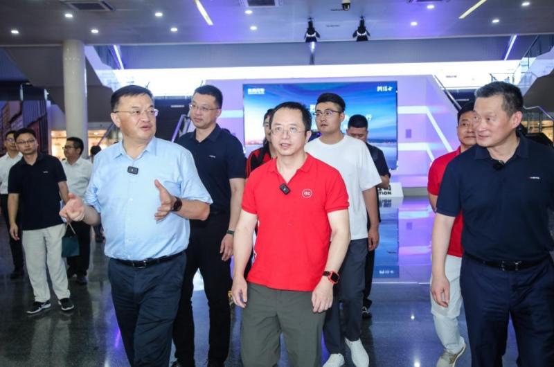 360集团创始人周鸿祎加入东风猛士917车主天团