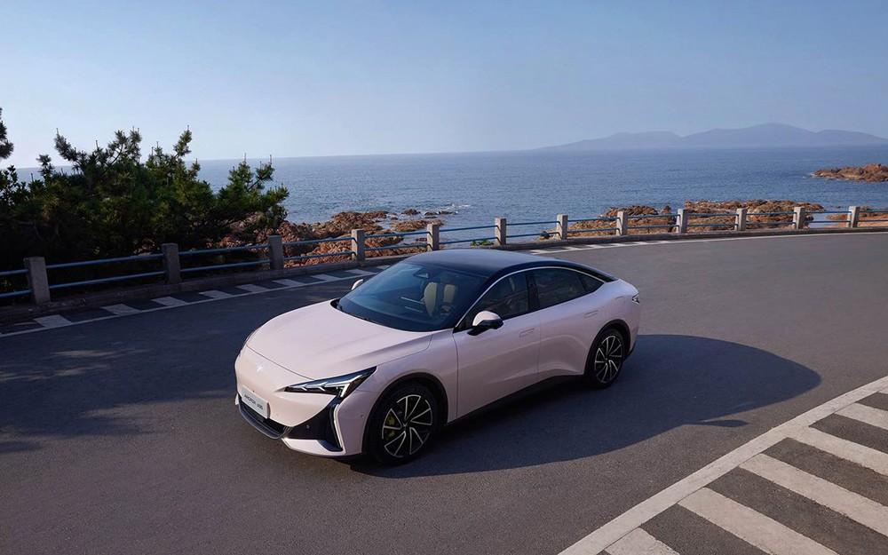 全系宁德时代上车！极狐阿尔法S5全新车型限时12.88万起售