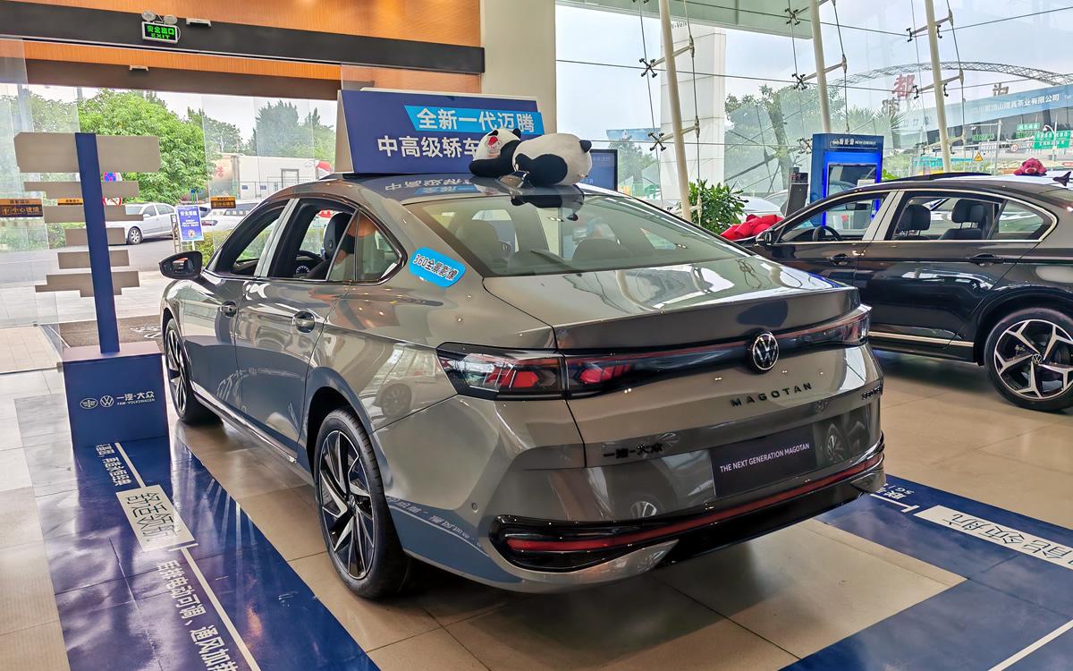 探店全新一代迈腾,一款让人熟悉却又感到陌生的B级车