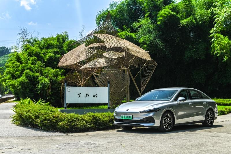 买新能源车，认准安芯承诺标准！行业唯一“零燃保障”护航荣威“上汽荣威西部大区DMH大美好发现之旅-成都站”