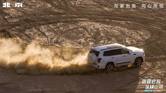 0°纯平大空间190cm也能任性并排躺!BJ60雷霆豪野上市25.98万起
