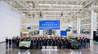 岚图首款全球车型双车下线仪式圆满落幕 开启品牌发展新篇章