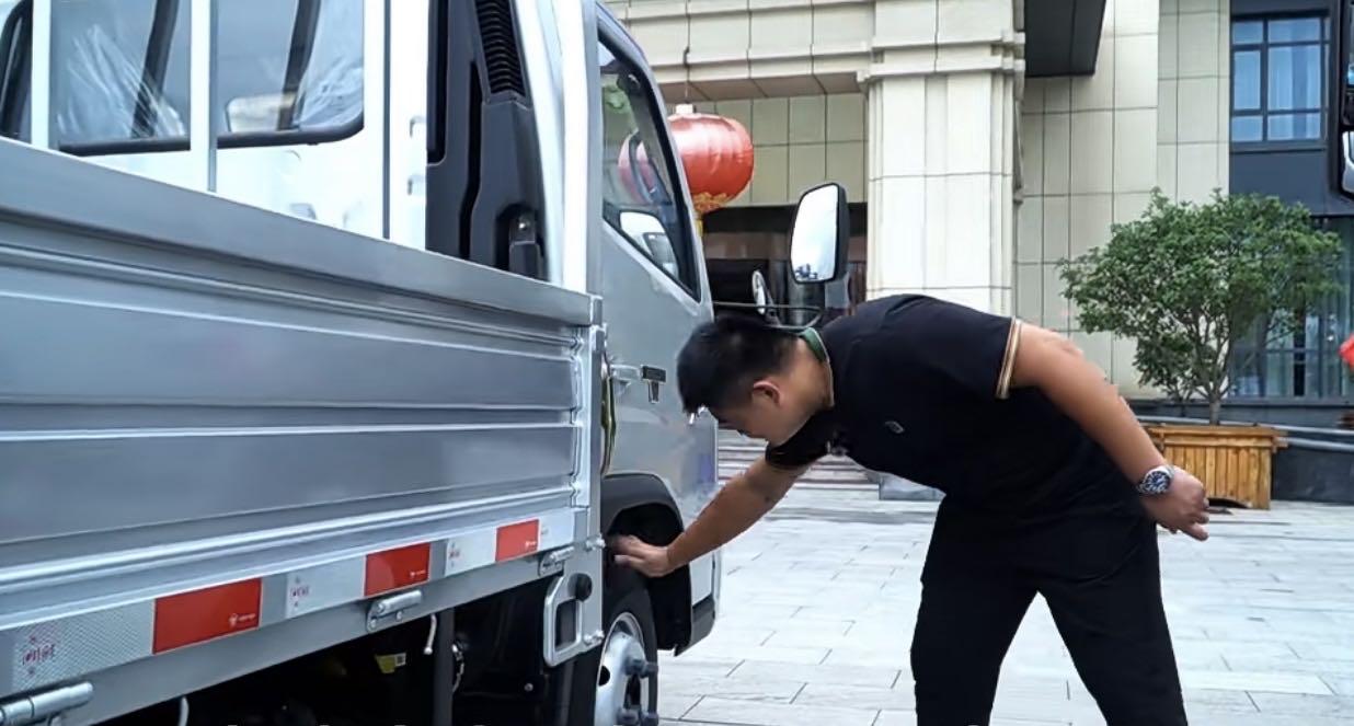 驾驭梦想未来,他与欧马可X pro开启货运传奇之旅