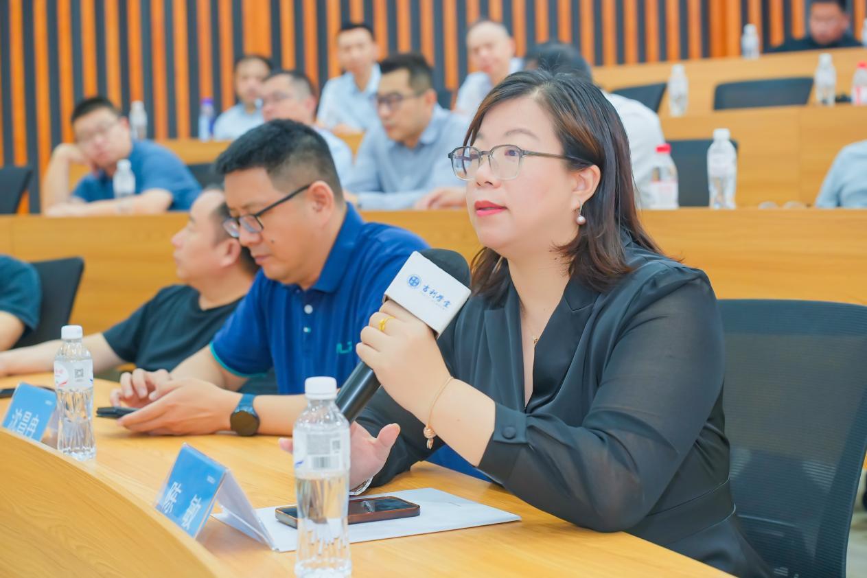 创新创富 共享共赢 吉利80v L亮相2024年道路客运创新与转型发展峰会