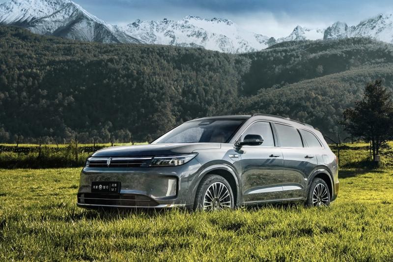 奥运冠军黄雅琼喜提问界新M7 Pro,成为问界M7第22万辆车主