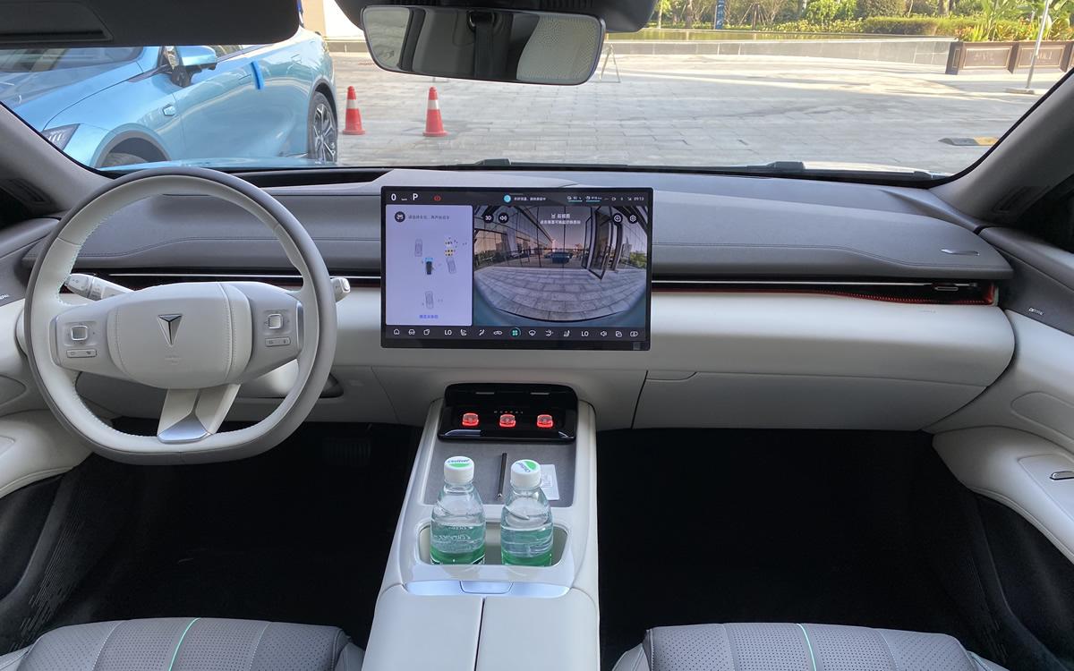 同是新能源中型轿车的热门，深蓝L07对比海豹07DM-i谁更值得入手？