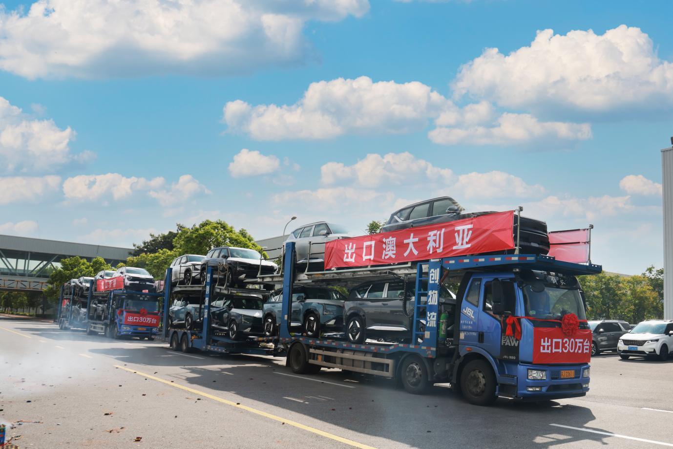 中山森那美启悦起亚专营店迎来100台EV5盛大交付