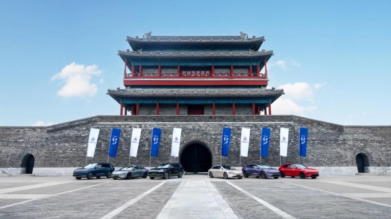 鸿蒙智行以智能驾控丈量祖国大美山河！接受总程超三万公里全面考验