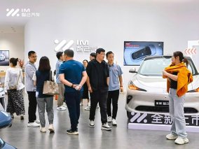 全新智己LS6累计大定突破20,000台，国庆7天大定超8,000台！