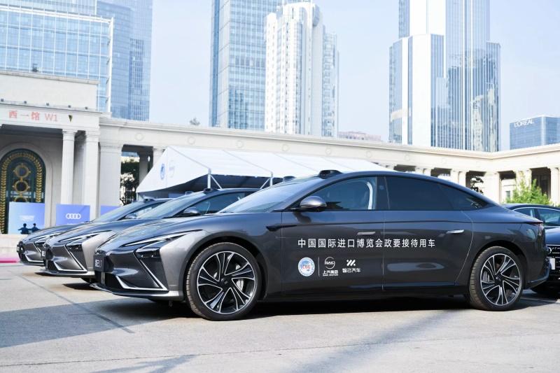 全新智己L7荣担2024进博会“政要接待用车”