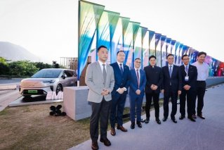 同艺术对话，与演艺者同行 沃尔沃EM90护航香港演艺博览
