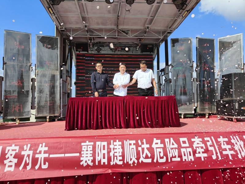龙行天下,以客为先 | 东风龙擎3.0危化车批量交付,打造襄阳运输安全标杆