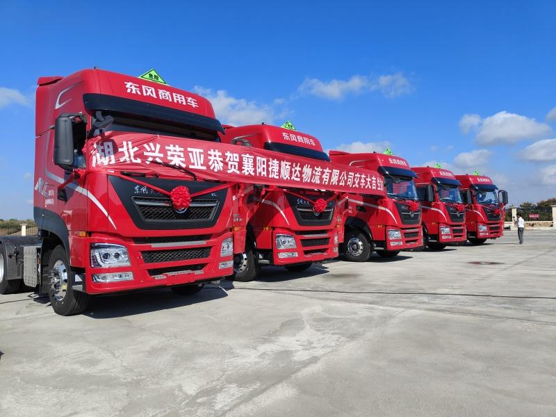 龙行天下,以客为先 | 东风龙擎3.0危化车批量交付,打造襄阳运输安全标杆