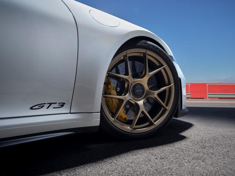 王者归来:中国市场同步引进新款911 GT3,并首次推出 911 GT3 旅行版