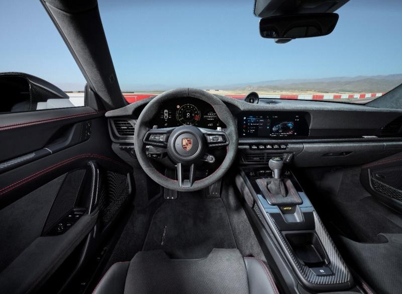 王者归来:中国市场同步引进新款911 GT3,并首次推出 911 GT3 旅行版