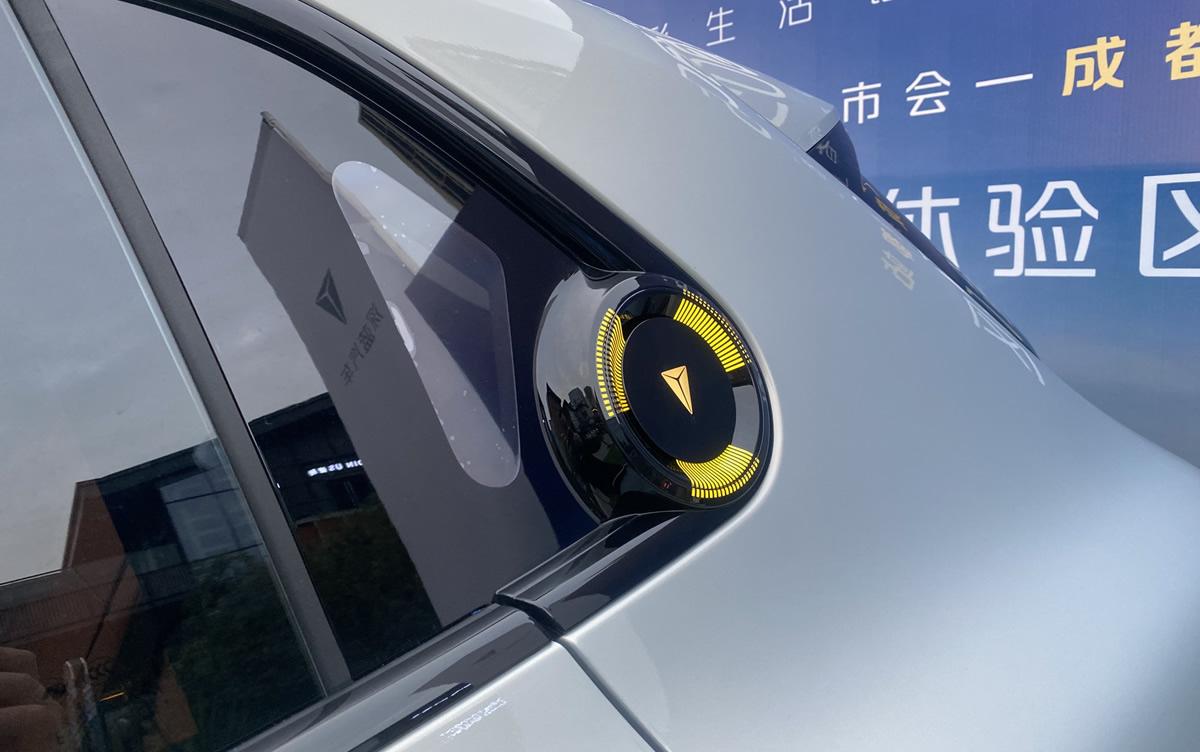 纯电、增程双动力，配备百万像素智趣光影大灯，深蓝S05成都上市