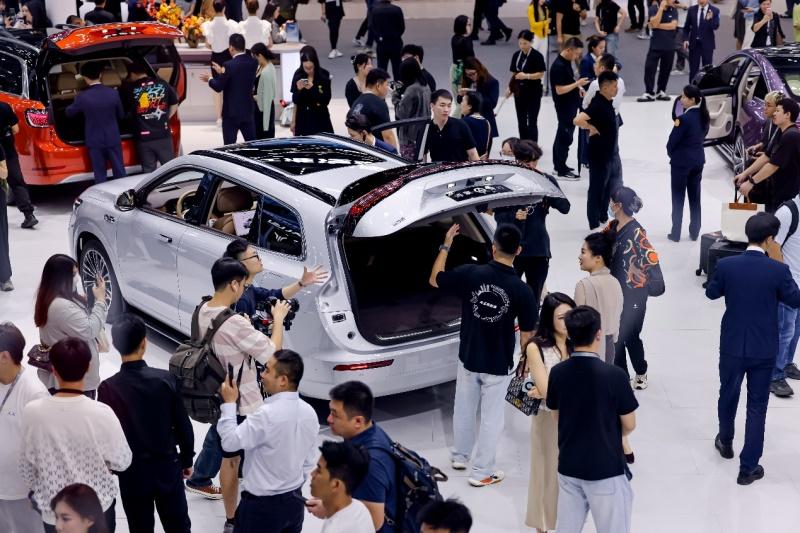 问界新M7续写销量神话,年度销量达17万稳坐新势力车型销冠
