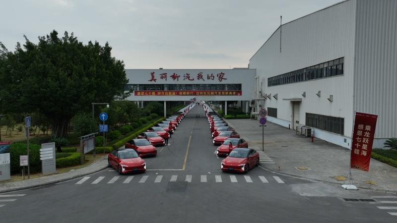 冠军惺惺相惜,东风柳汽70周年之际练俊杰盛赞星海S7