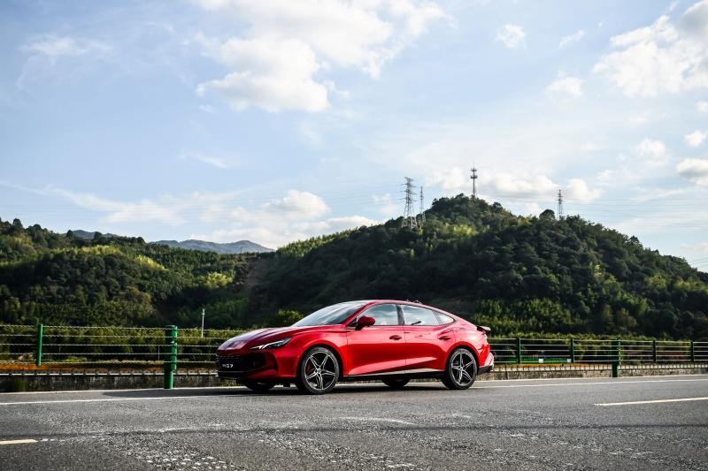 MG年终钜惠风暴,多款车型优惠集结,符合“国补”至高优惠60,000元