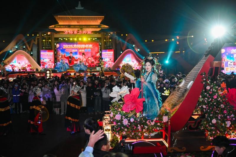 全程高能,QQ冰淇淋压轴大礼沸腾“奇妙东方跨年夜”,快乐启程2025