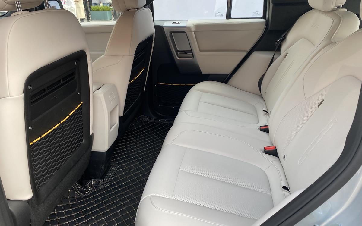 提供两驱四驱可选，最长续航501公里，iCAR V23成都上市交付