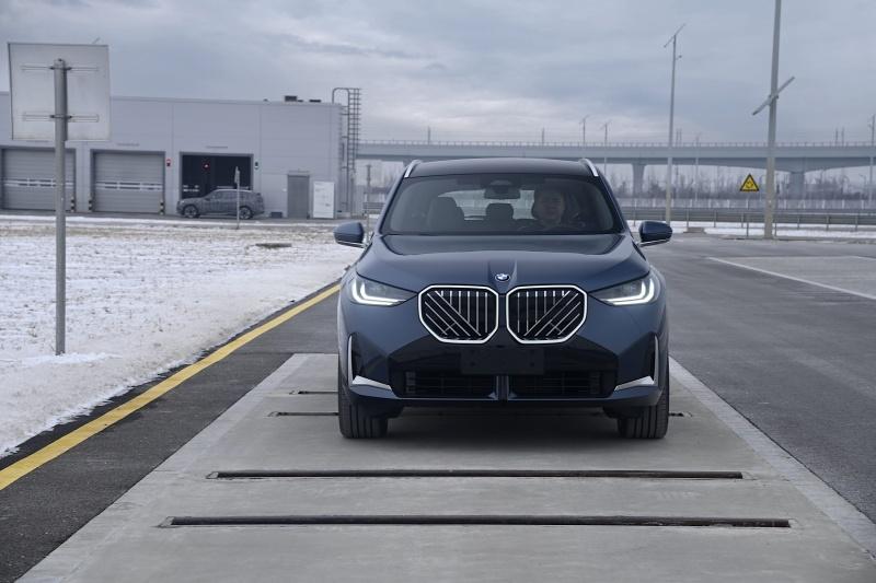 全新BMW X3在华晨宝马铁西工厂里达厂区正式量产