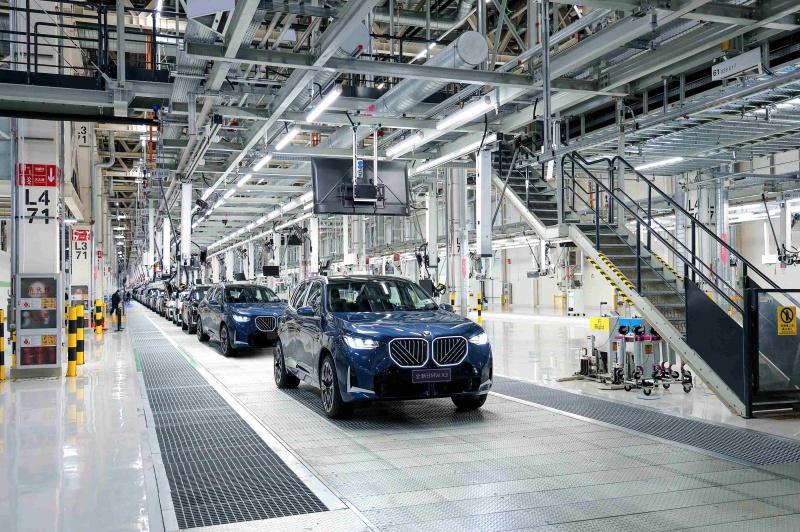 全新BMW X3在华晨宝马铁西工厂里达厂区正式量产