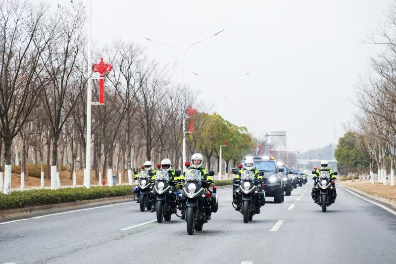“文明交通 畅行武汉”东风猛士科技携手武汉经开区交通大队守护春节平安路