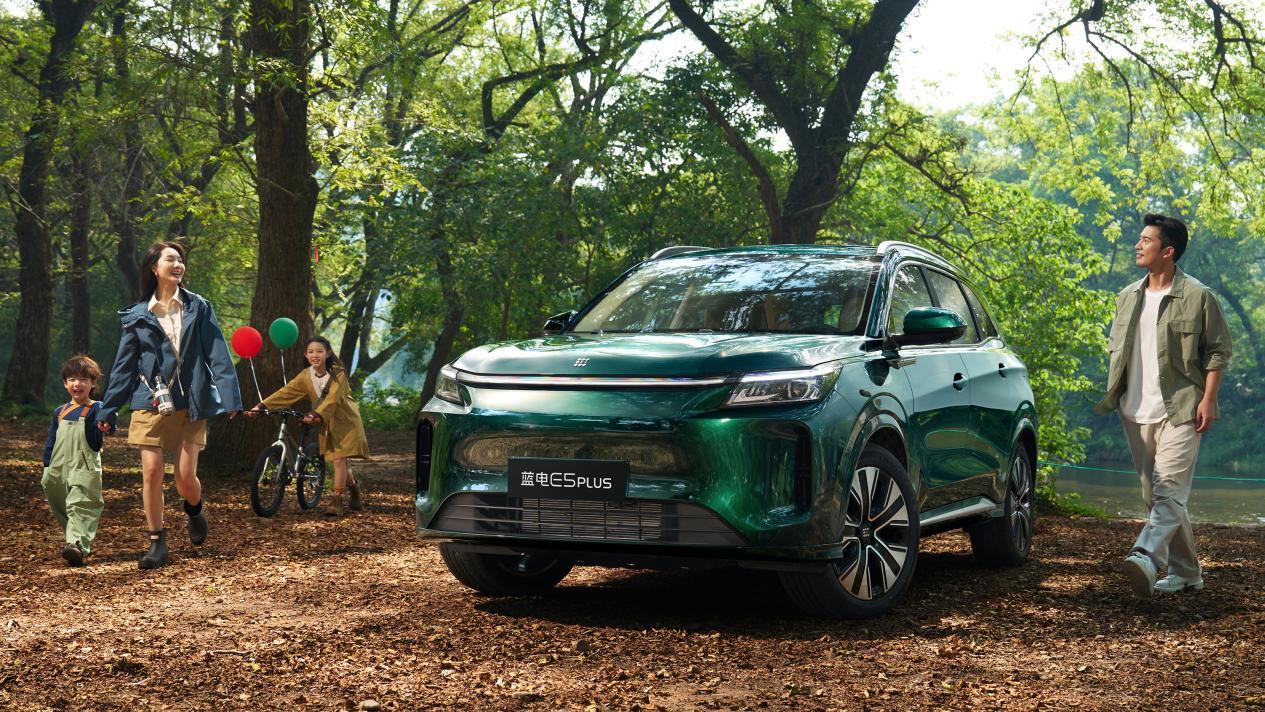 蓝电E5荣登2024新能源混动中型SUV年度质量榜第二,品质实力再获认可