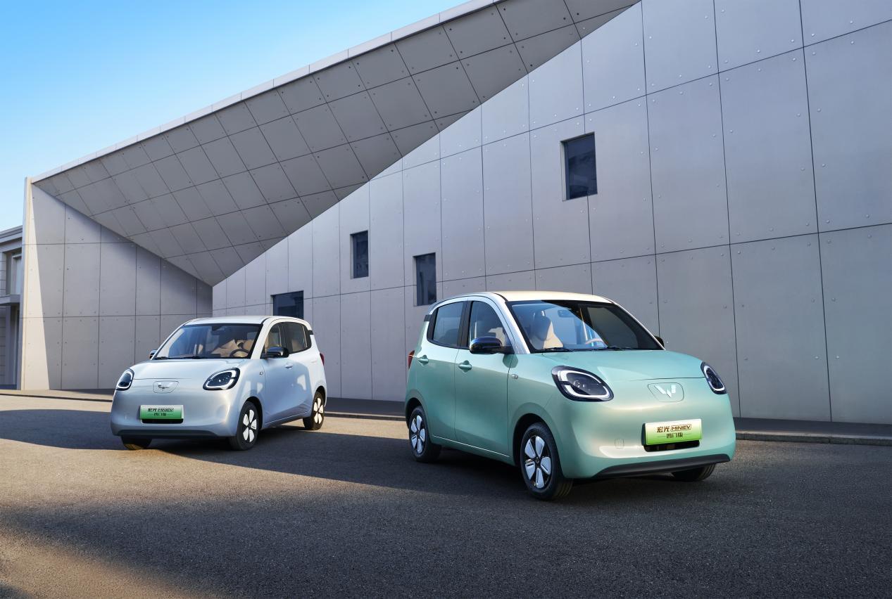 售价4.48万元起,宏光MINIEV四门版上市开启代步车2.0时代!