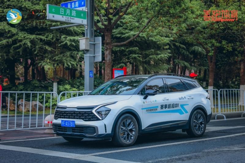 EV5领衔明星车队品质护航,2025盐城马拉松激情开跑