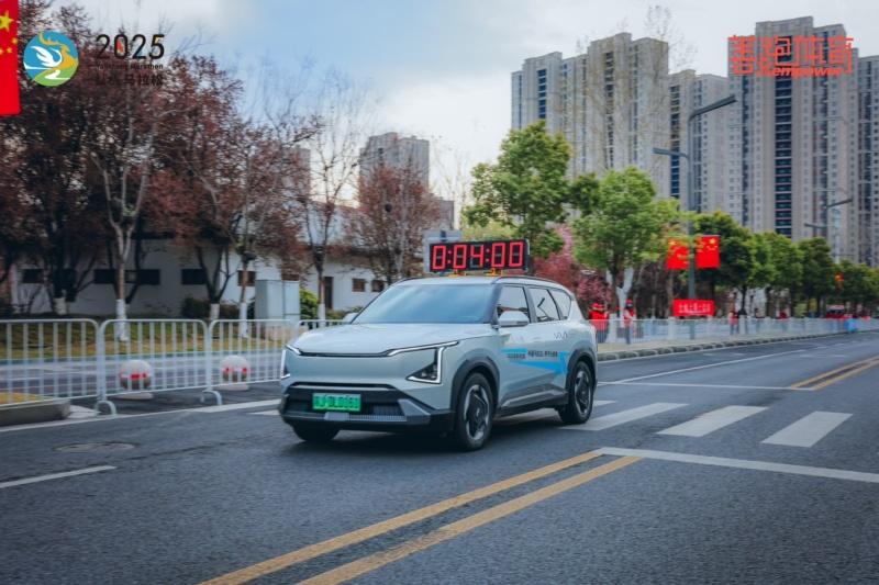 EV5领衔明星车队品质护航,2025盐城马拉松激情开跑