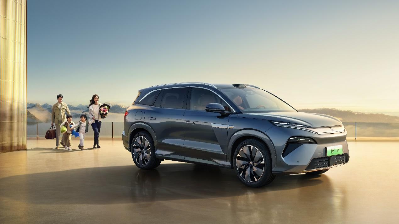 大家庭的第一台旗舰SUV,比亚迪唐L以划时代技术重塑20-30万级SUV标杆