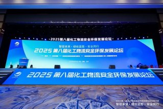 东风商用车携龙擎3.0动力链强势亮相2025化工物流安全环保发展论坛