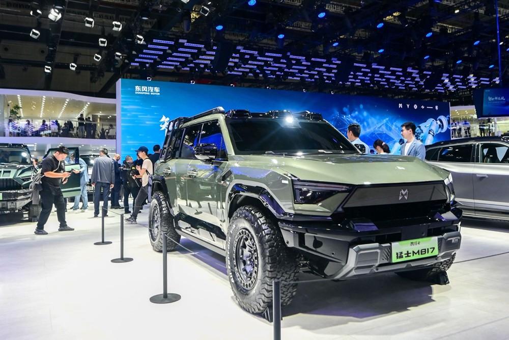全球首款满血华为乾崑智野SUV!东风猛士全新旗舰M817亮相上海车展