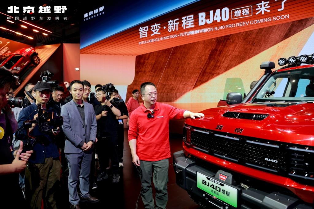 BJ40增程跻身新能源方盒子市场第一，北京越野上海车展发布赤兔版