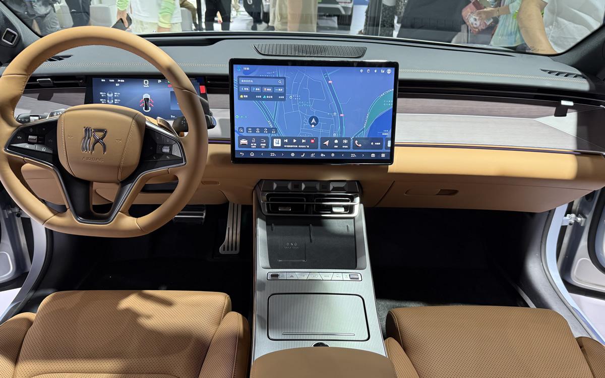 车长超5米、标配智能座舱高阶版-DiLink 150，汉L、唐L成都上市