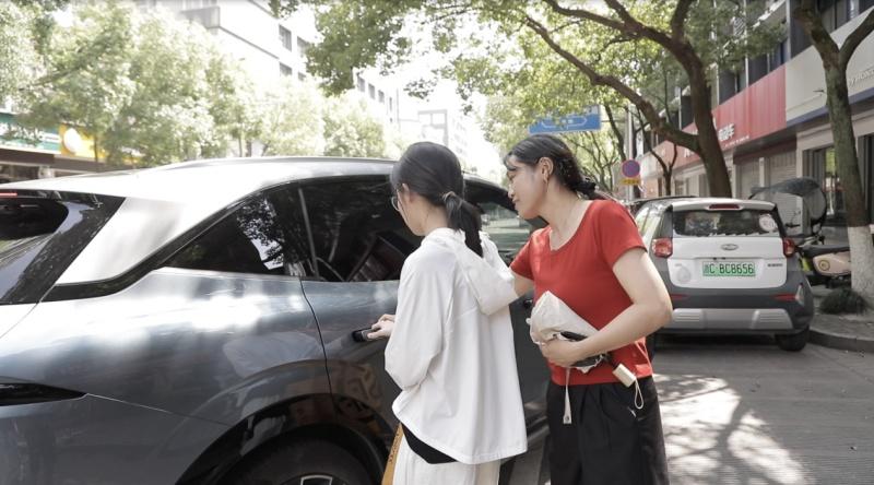 这一届高考家长送完孩子之后直接把车子改成了移动休息室