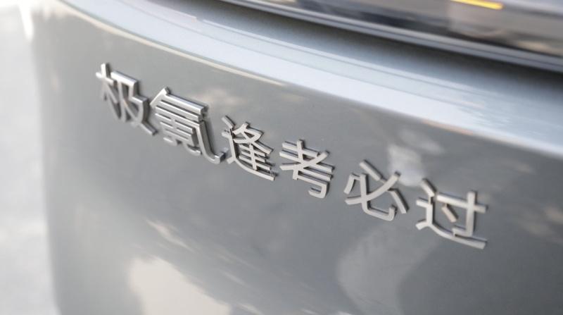 这一届高考家长送完孩子之后直接把车子改成了移动休息室