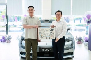 仰望U7正式开启交付 开创新能源汽车四电时代