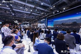 猛士917蛟龙战甲与猛士M817双车登陆，东风猛士科技在香港车展实力圈粉