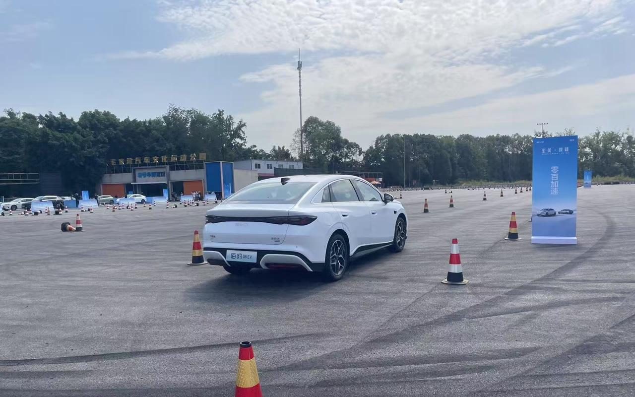 海豹06EV试驾感受总结，智能泊车辅助很丝滑，云辇-C加持不晃不颠